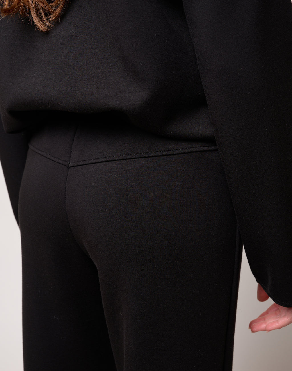 Pantalone Flare in Scuba con Taglio Carré Nero