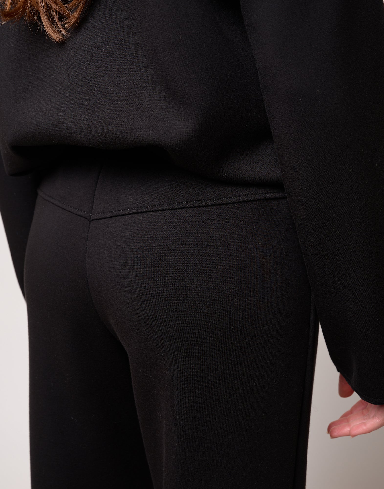 Pantalone Flare in Scuba con Taglio Carré Nero
