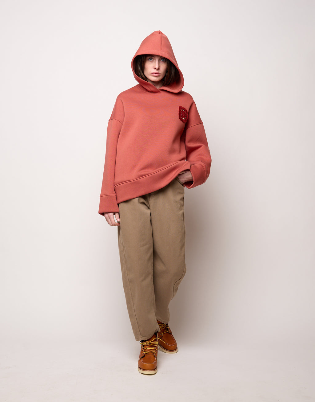 Felpa con Cappuccio e Patch Ricamata Rust