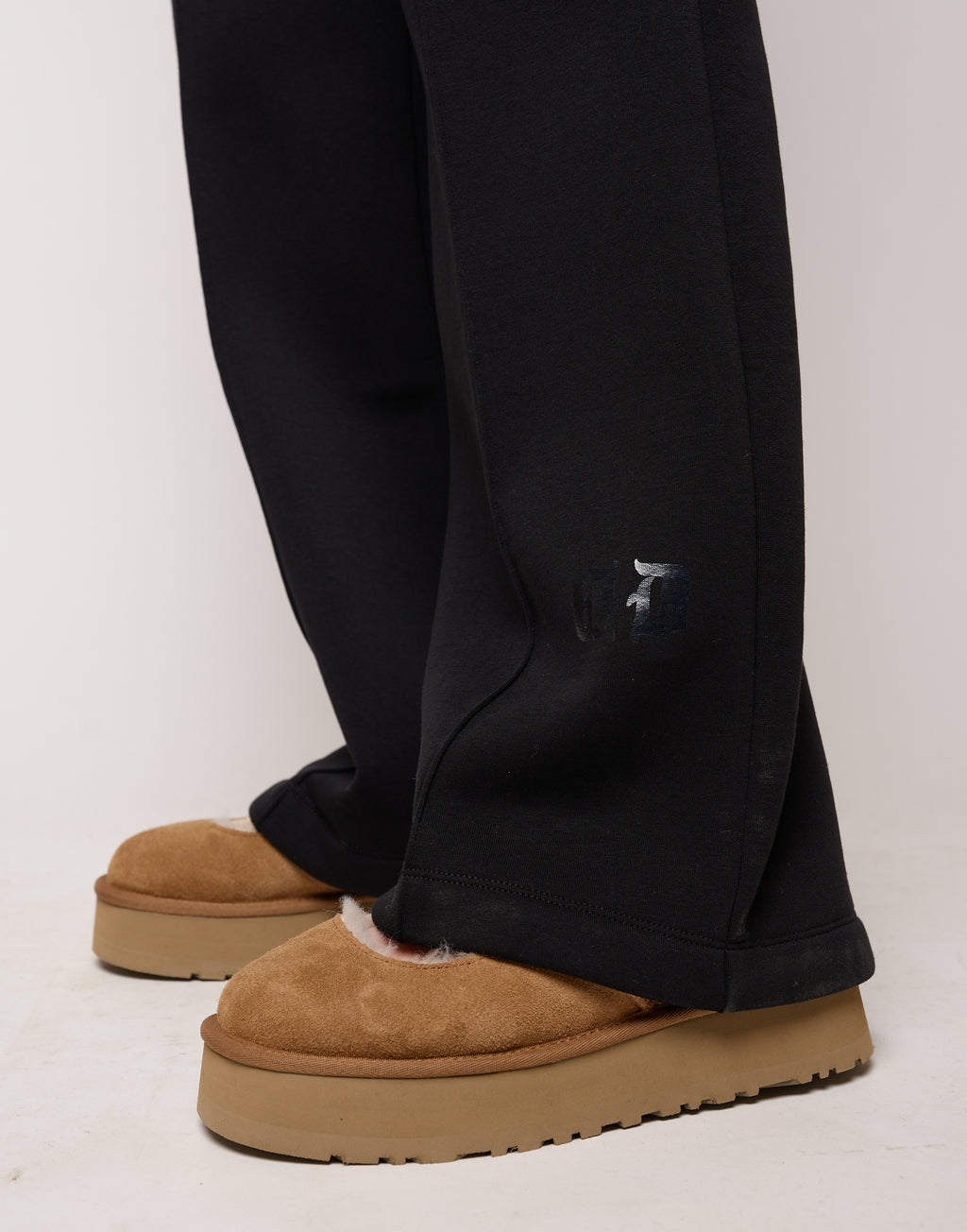 Pantalone Flare in Felpa Soft con Tasche alla Francese Nero