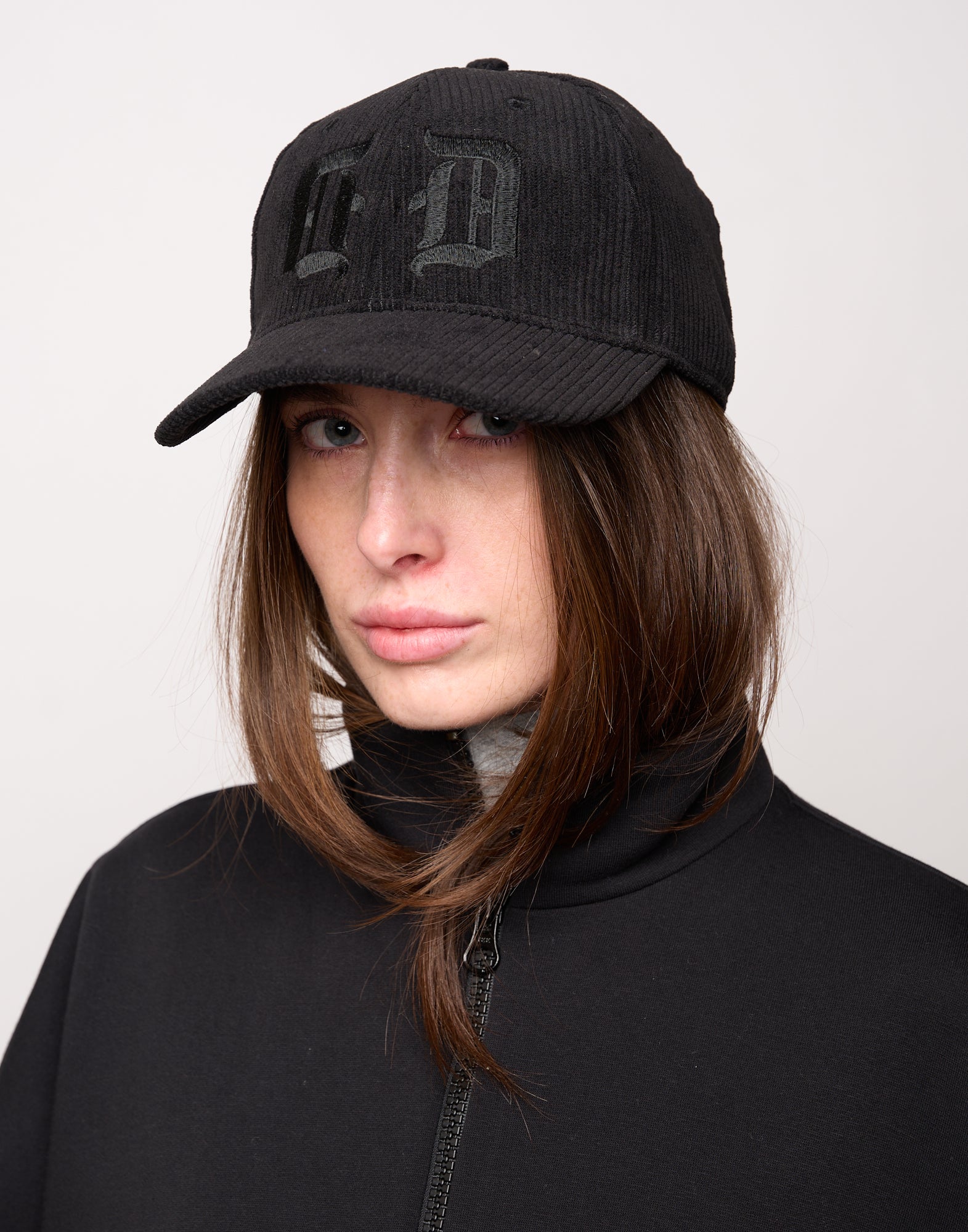 Cappa in Felpa Soft con Zip e Patch Nera