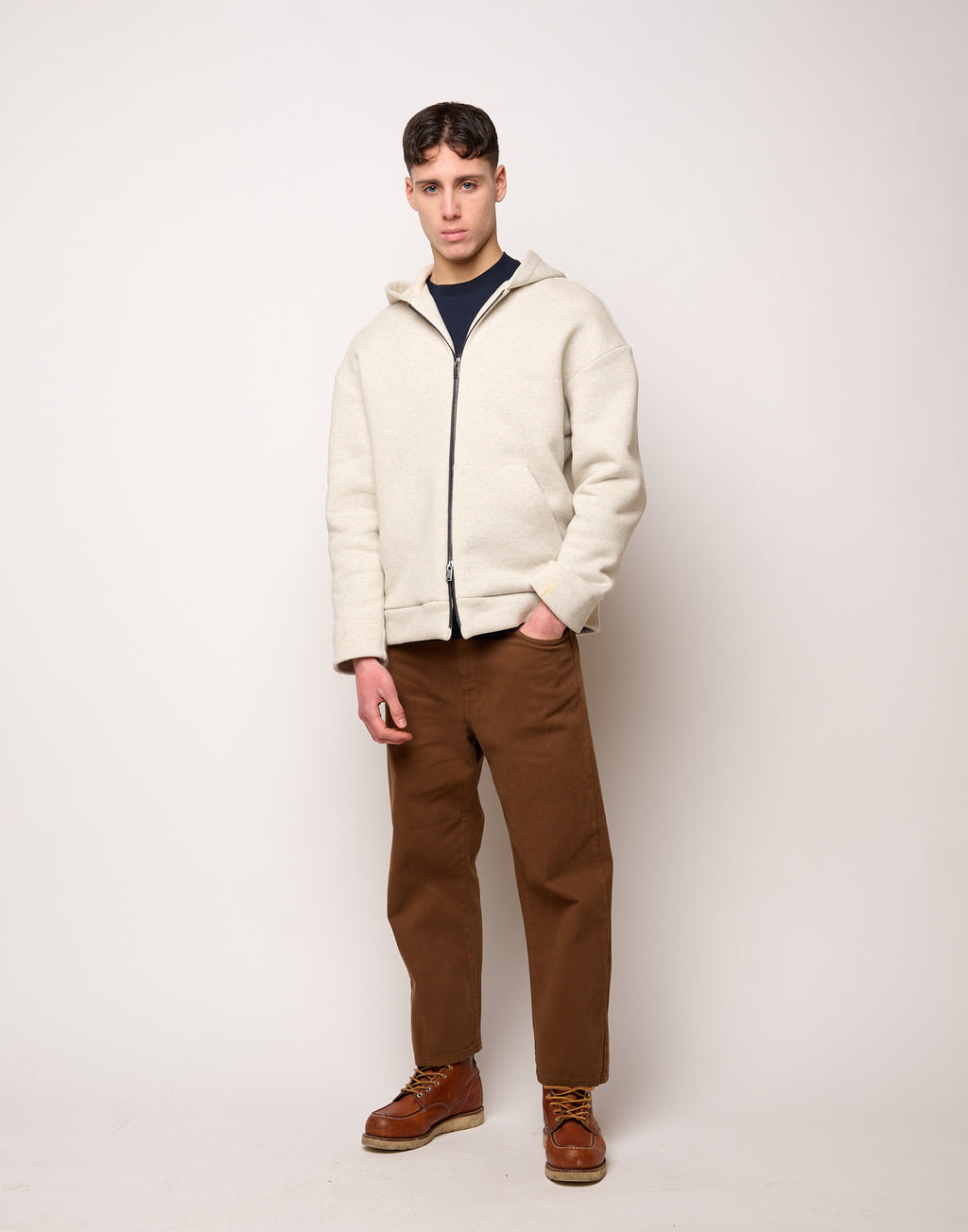 Giacca Genderless con Cappuccio e Zip in Metallo