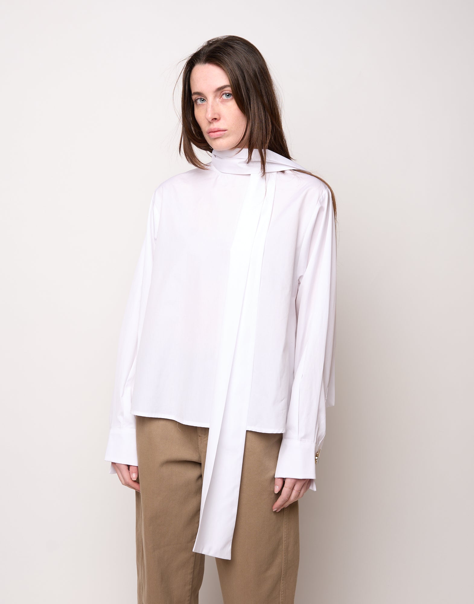 Blusa Girocollo Aperta sul Retro con Nastro Bianca