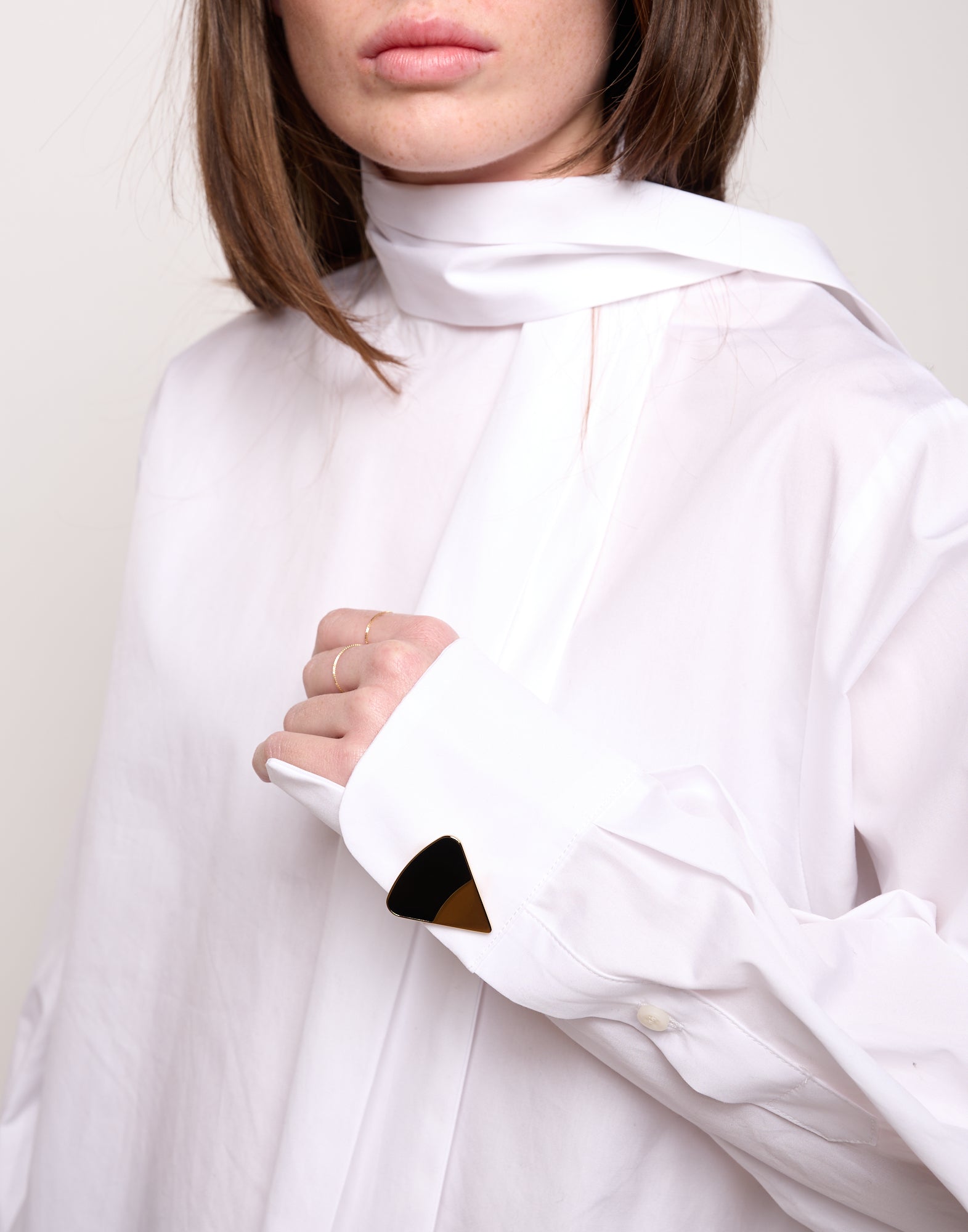 Blusa Girocollo Aperta sul Retro con Nastro Bianca