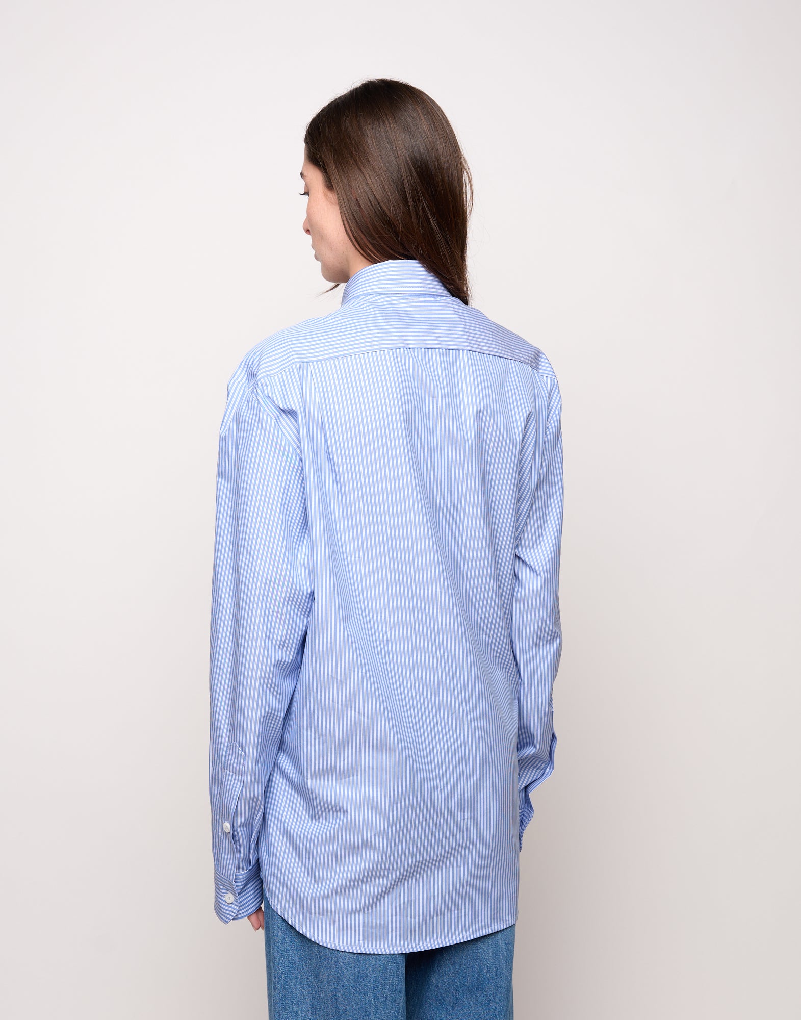 Camicia Genderless con Ricamo e Bottone Laterale a Righe Bianco/Azzurro