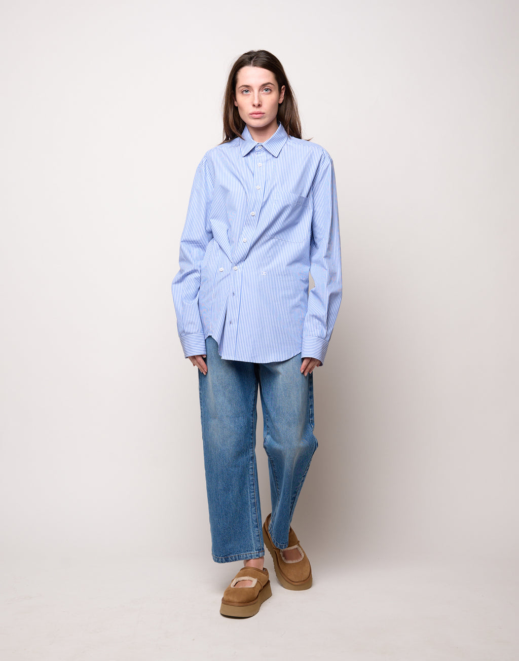 Camicia Genderless con Ricamo e Bottone Laterale a Righe Bianco/Azzurro