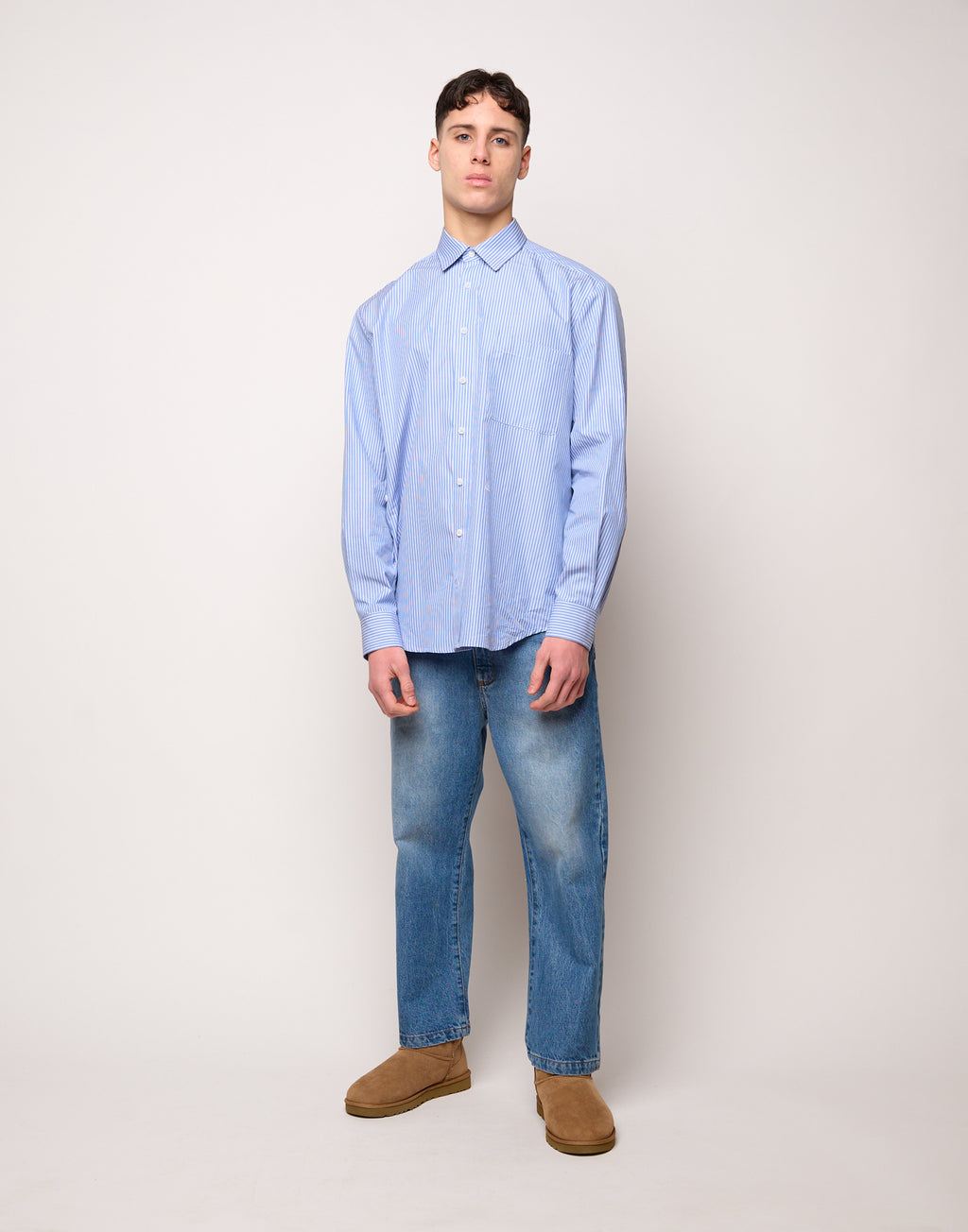 Camicia Genderless con Ricamo e Bottone Laterale a Righe Bianco/Azzurro