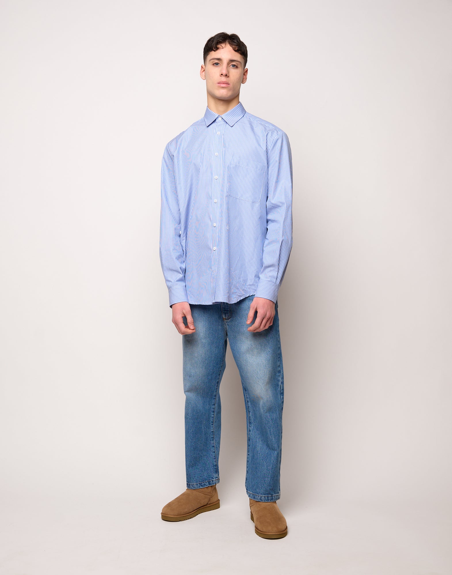 Camicia Genderless con Ricamo e Bottone Laterale a Righe Bianco/Azzurro