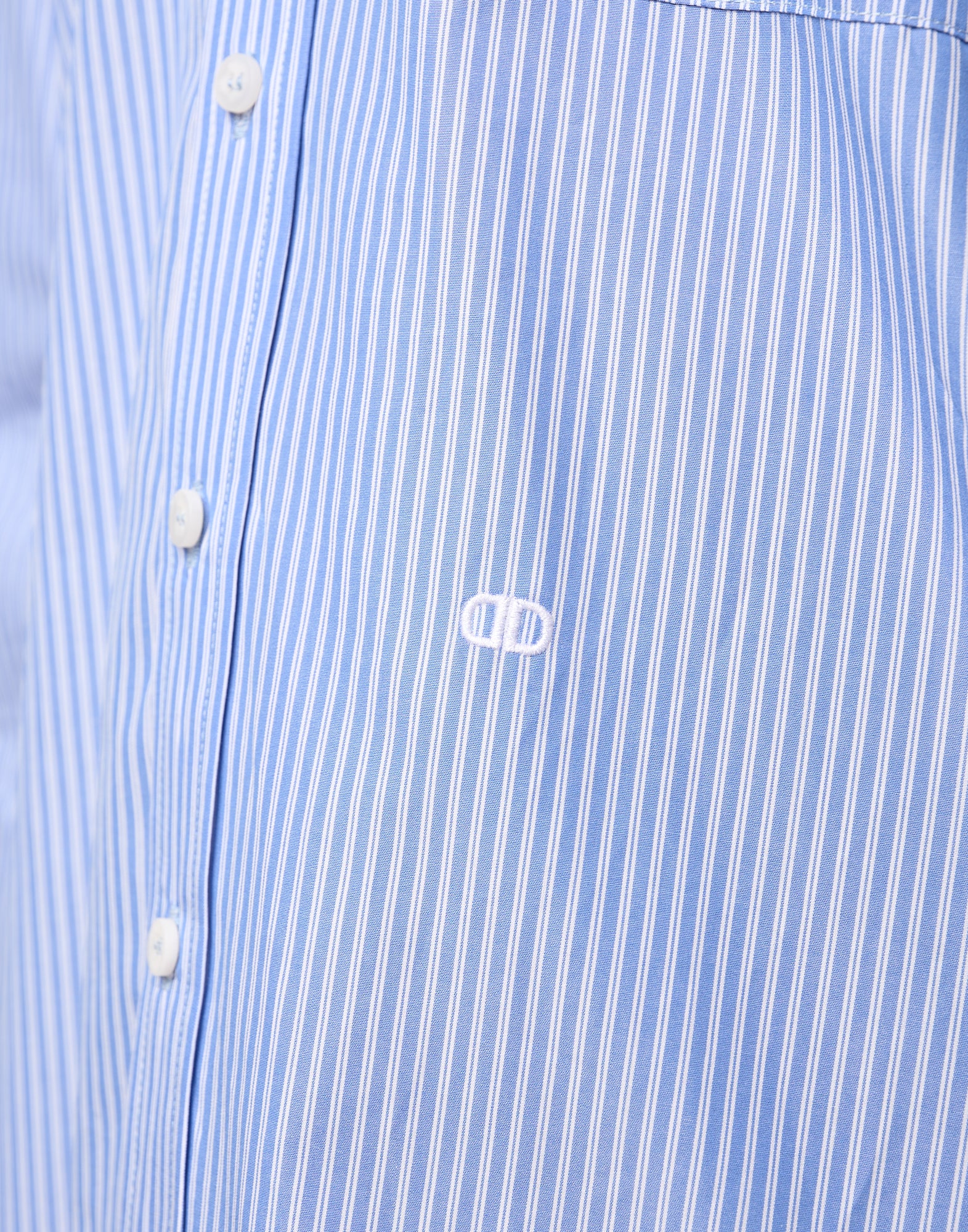 Camicia Genderless con Ricamo e Bottone Laterale a Righe Bianco/Azzurro