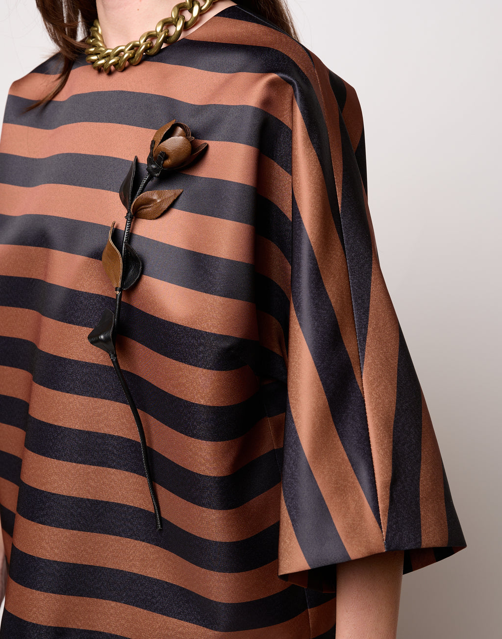 Blusa Kimono in Duchesse Nero/Whisky