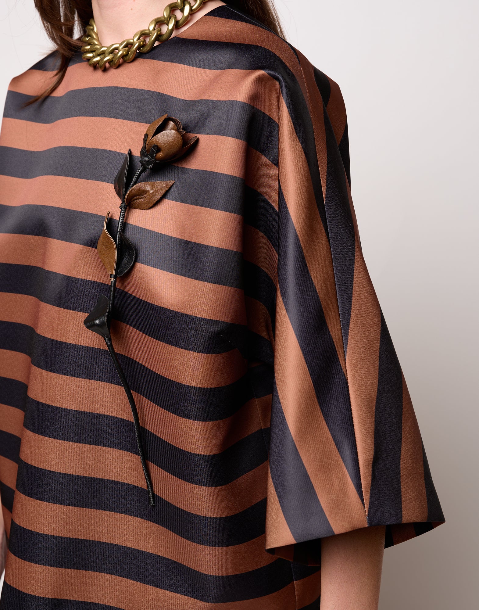 Blusa Kimono in Duchesse Nero/Whisky