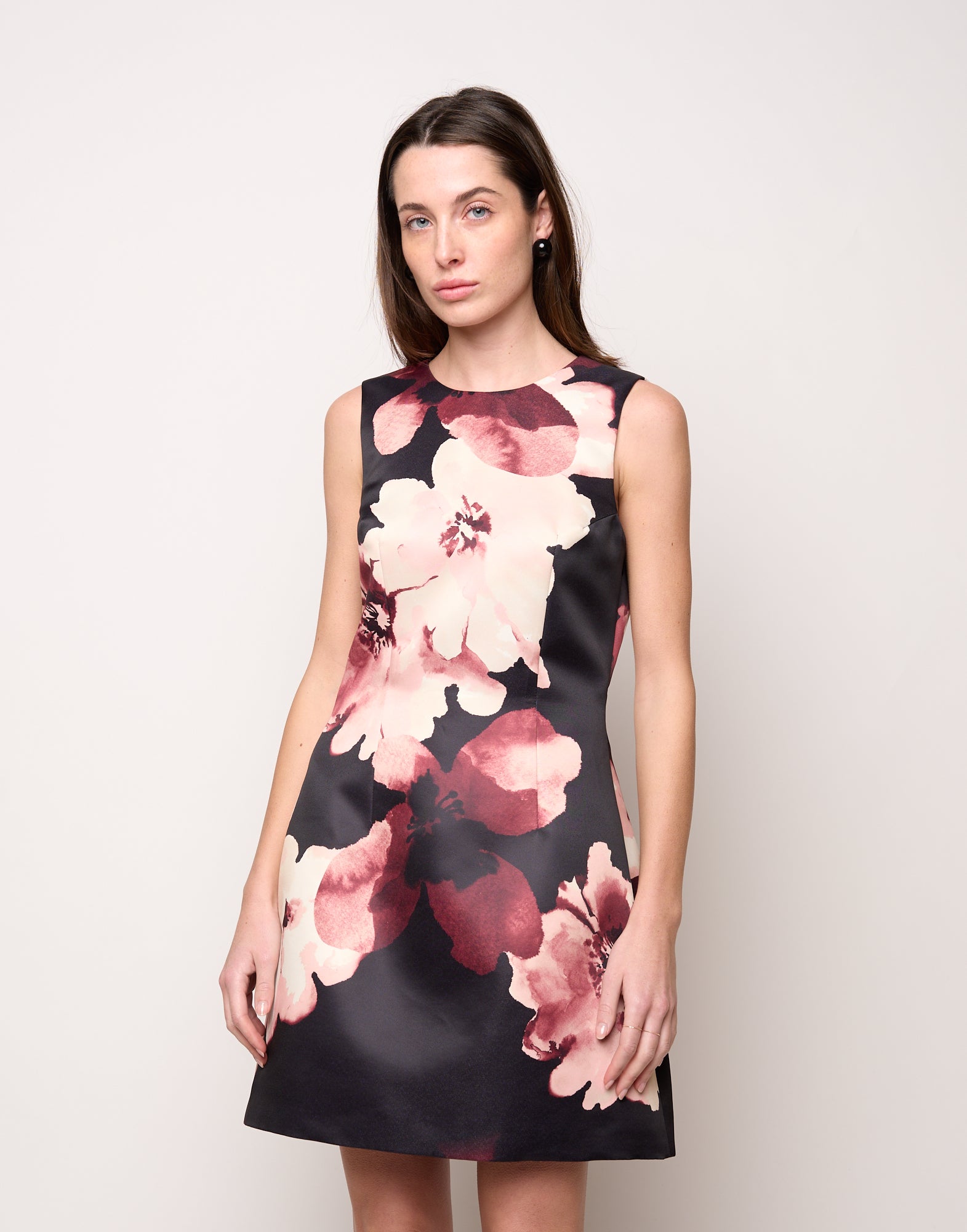 Mini Abito Aderente con Schiena Nuda e Fiocco in Duchesse Floreale