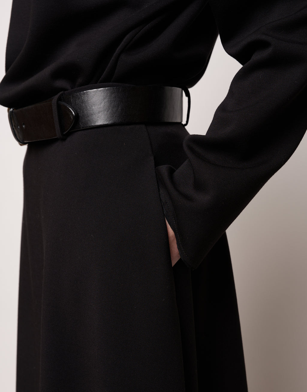 Gonna Midi Svasata con Pieghe in Doppio Crepe Stretch Nero