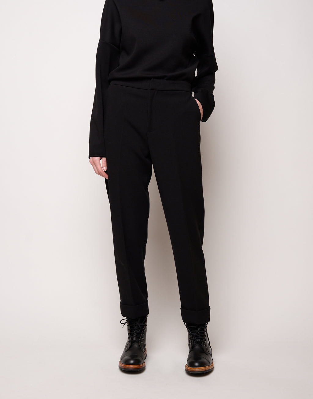 Pantalone a Sigaretta con Risvolto in Doppio Crepe Stretch Nero