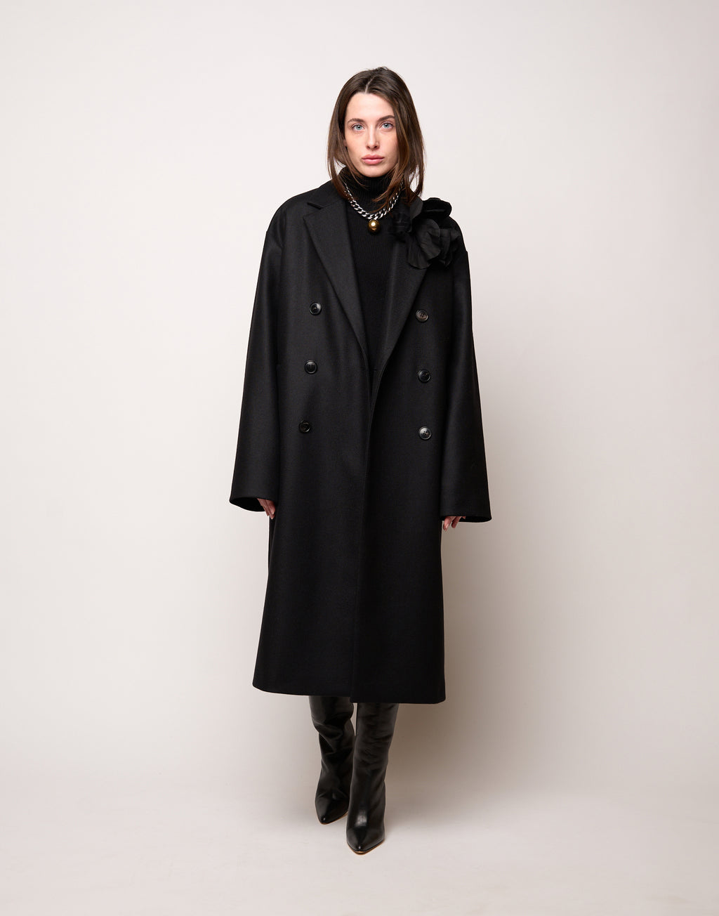 Cappotto Genderless Doppiopetto con Tasche a Filettone Nero