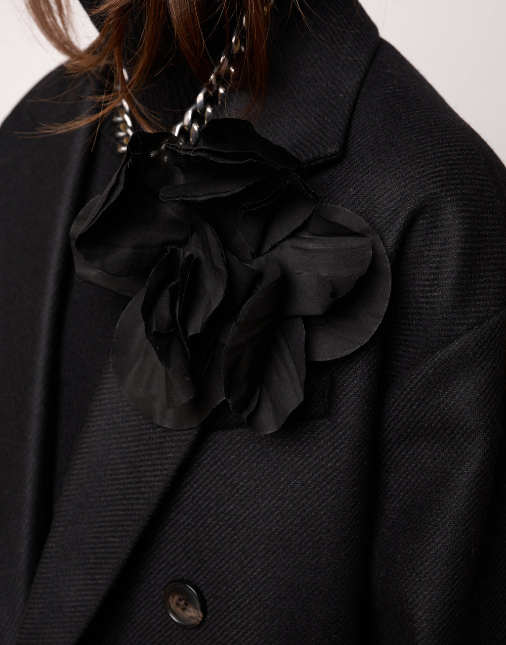 Cappotto Genderless Doppiopetto con Tasche a Filettone Nero