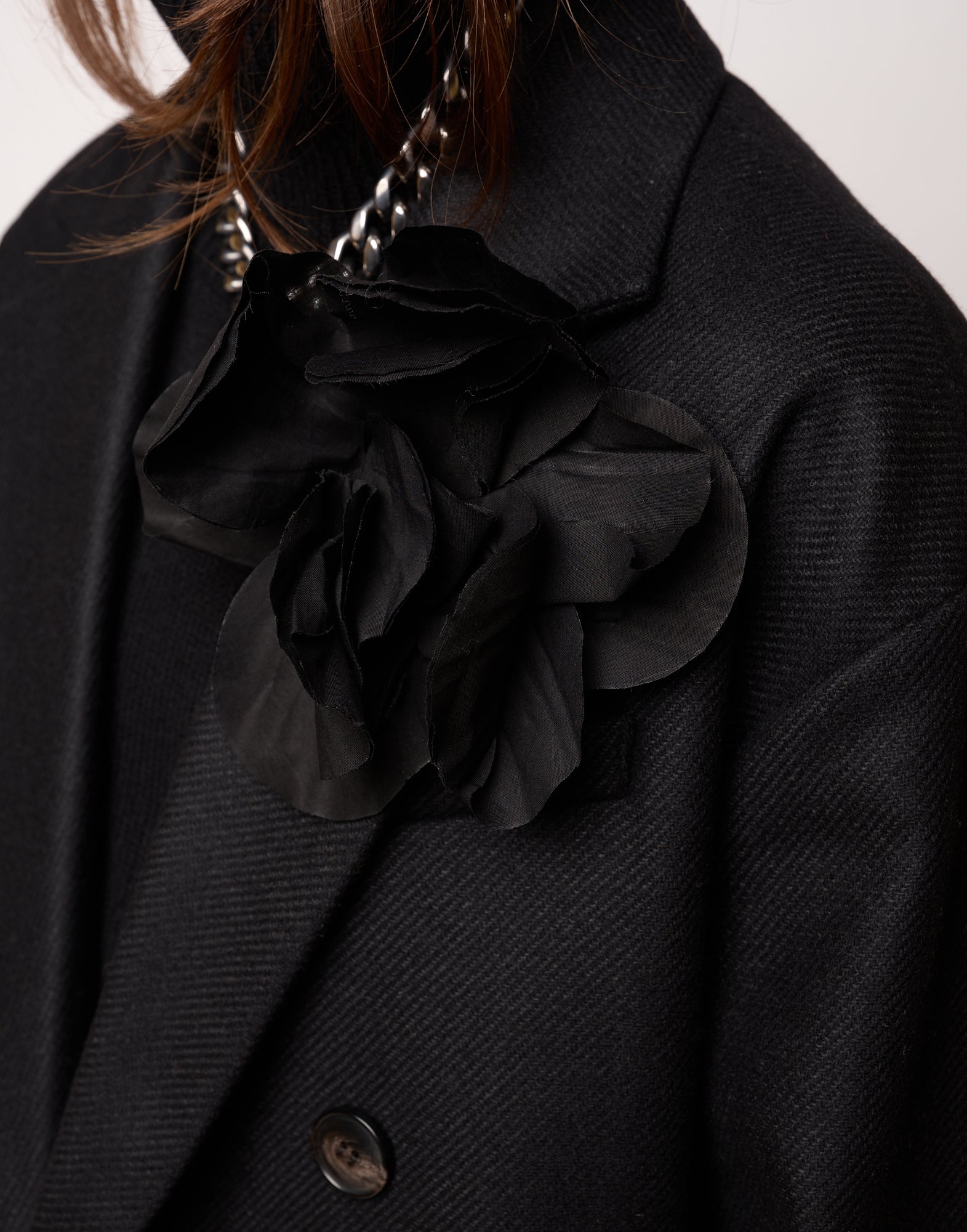 Cappotto Genderless Doppiopetto con Tasche a Filettone Nero