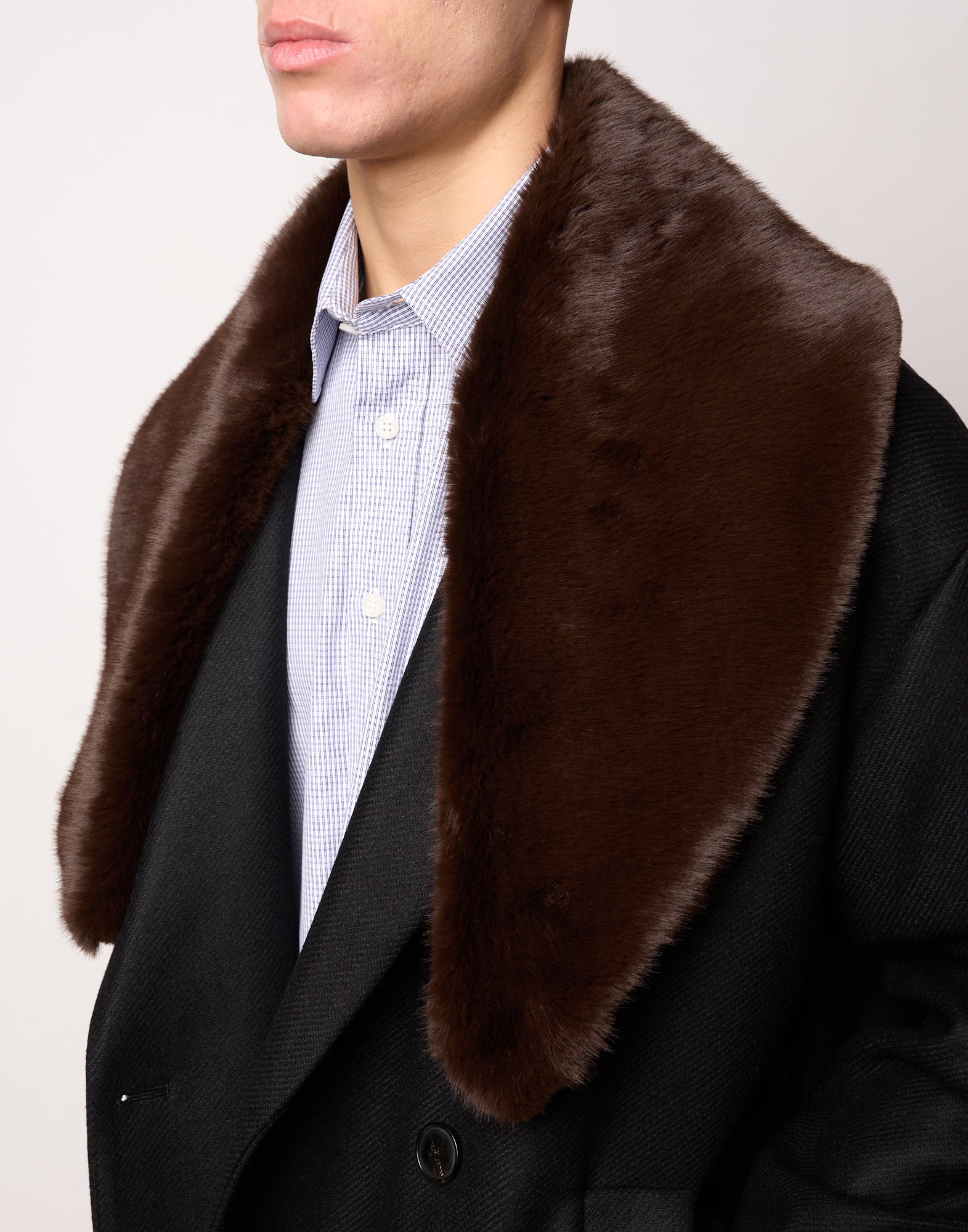 Cappotto Genderless Doppiopetto con Tasche a Filettone Nero
