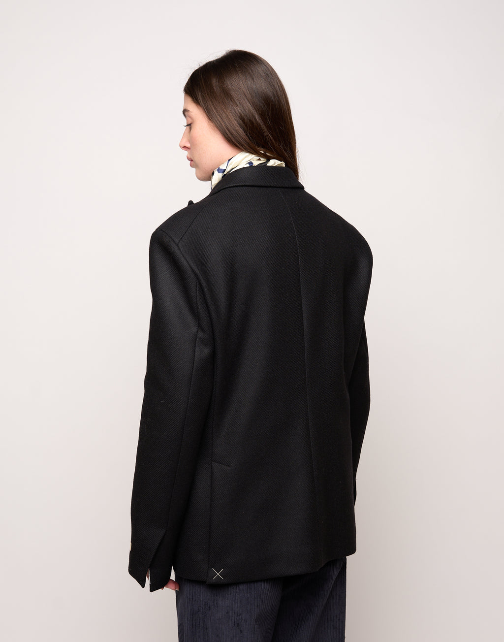 Giacca Monopetto Genderless con Collo a Lancia Nera