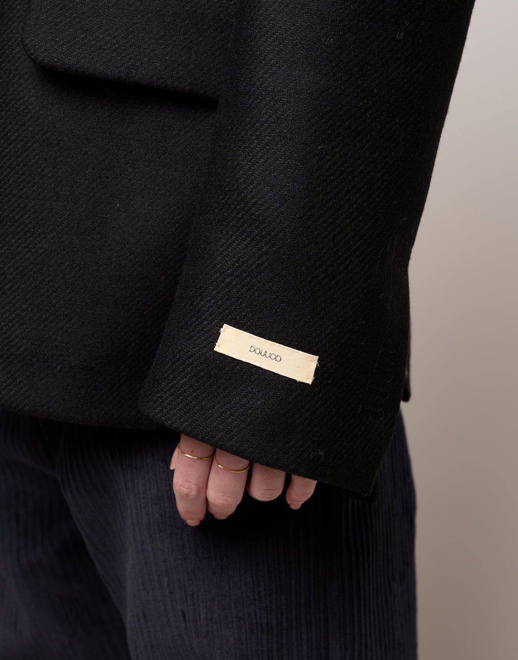 Giacca Monopetto Genderless con Collo a Lancia Nera