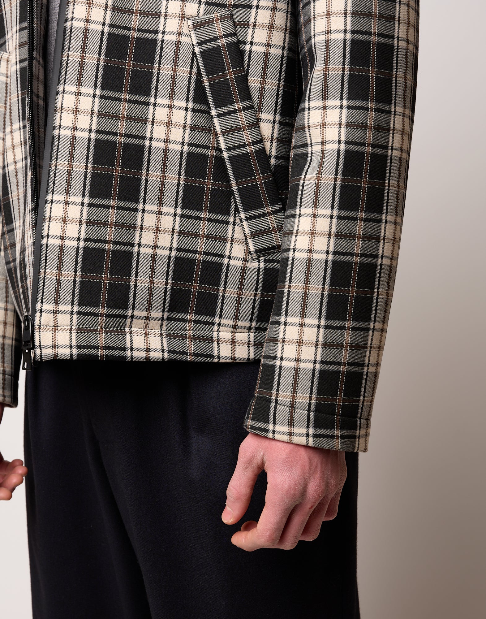 Caban Genderless con Collo Chiuso e Zip Spalmata in Neoprene Tartan