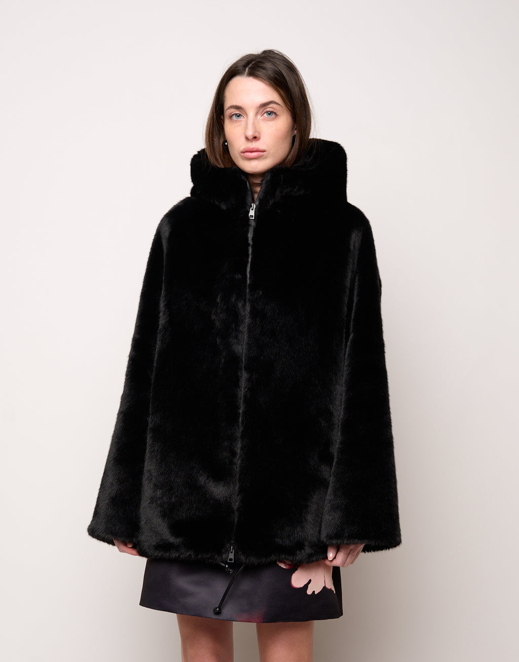 Parka con Cappuccio e Coulisse al Fondo in Eco Pelliccia Nero