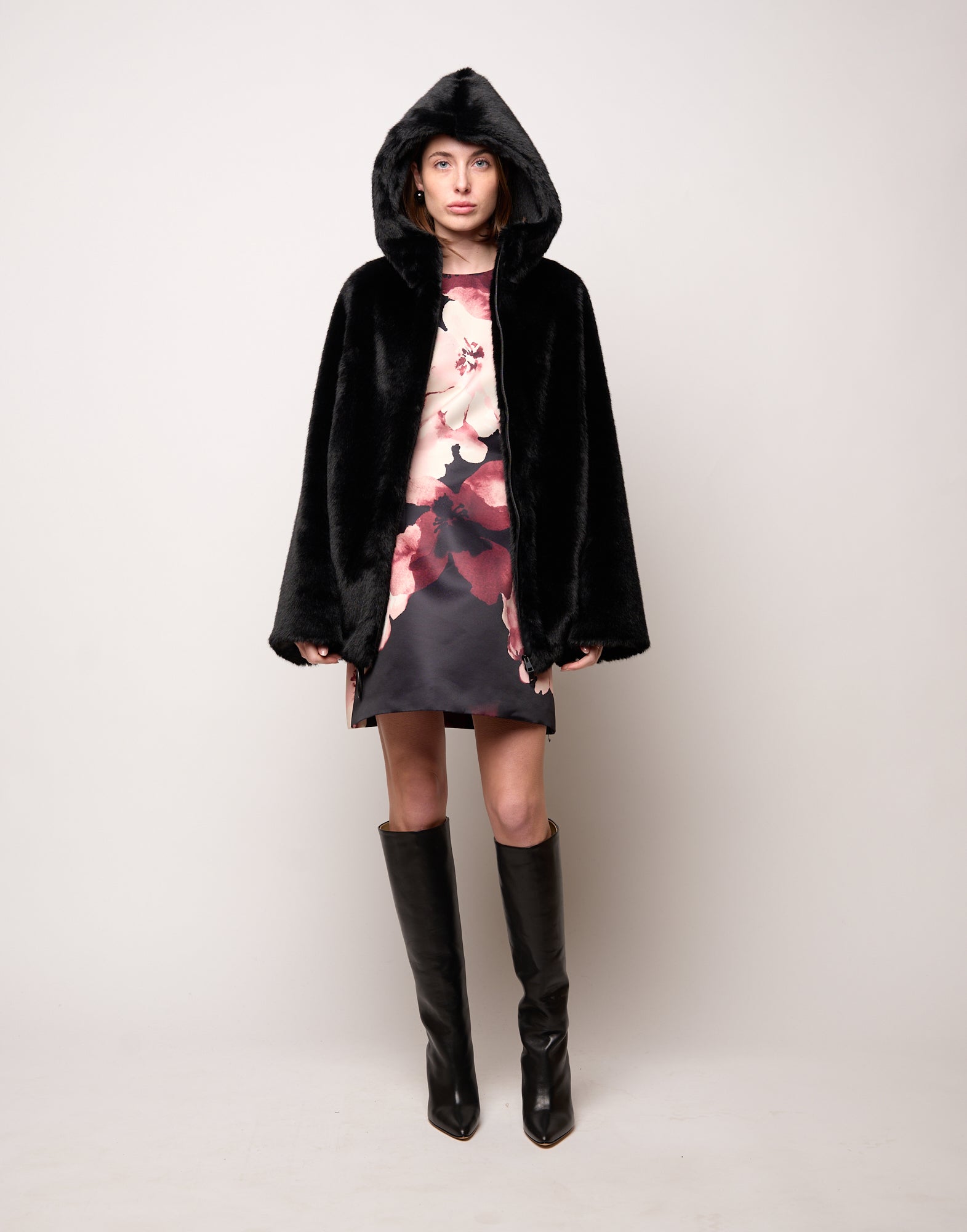 Parka con Cappuccio e Coulisse al Fondo in Eco Pelliccia Nero