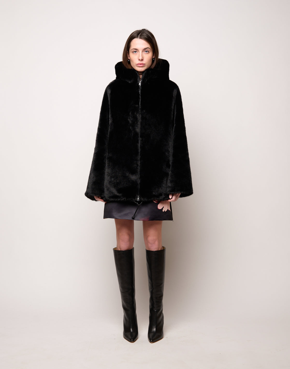 Parka con Cappuccio e Coulisse al Fondo in Eco Pelliccia Nero