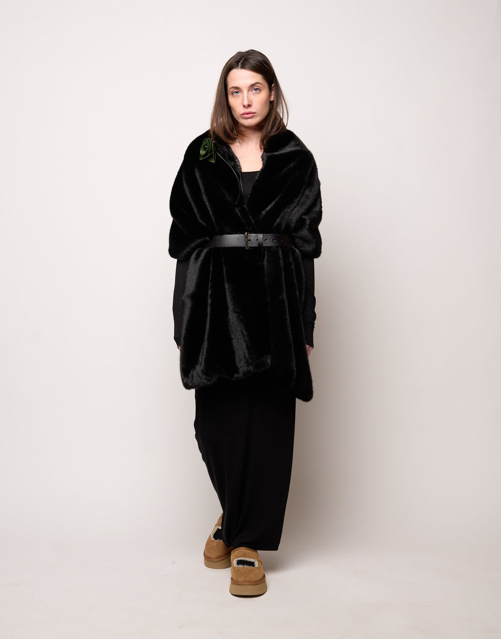 Stola con Gancio in Eco Pelliccia Nero