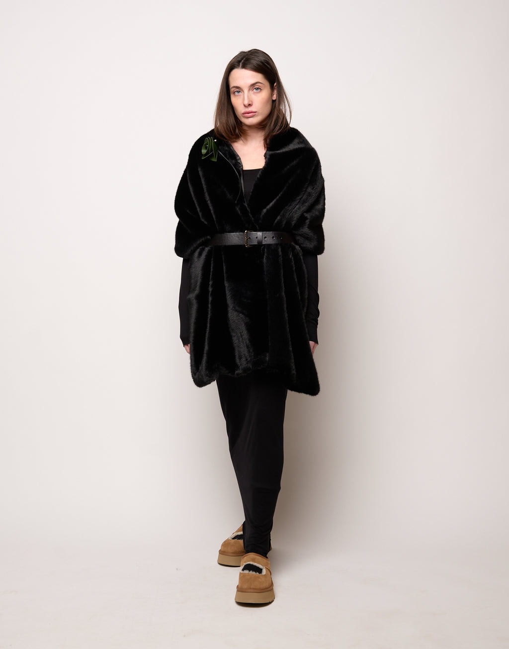 Stola con Gancio in Eco Pelliccia Nero