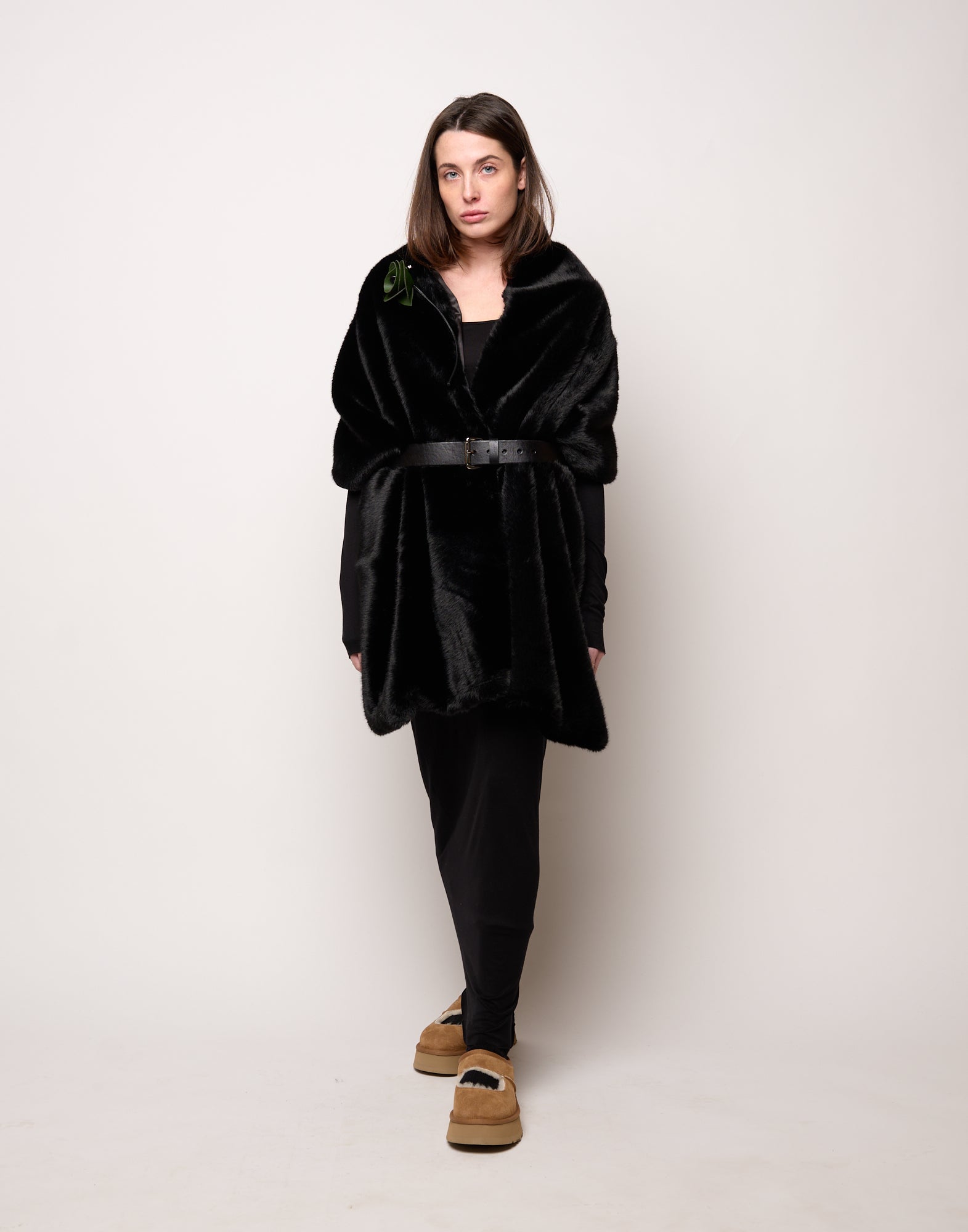 Stola con Gancio in Eco Pelliccia Nero