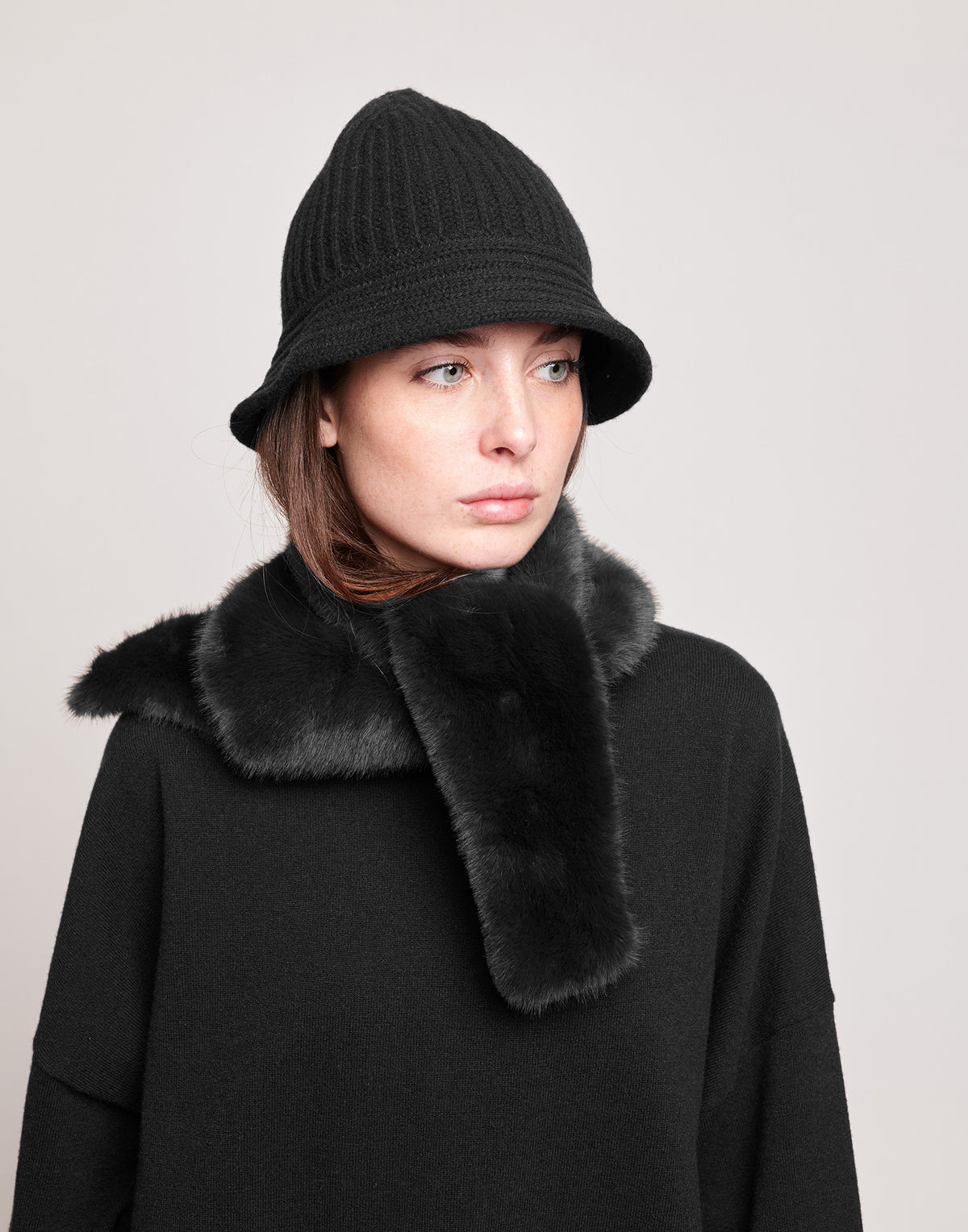 Berretto Cloche in Lana Nero