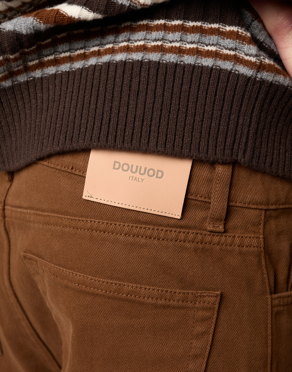 Pantalone Ampio Cropped Genderless in Drill di Cotone Caramello