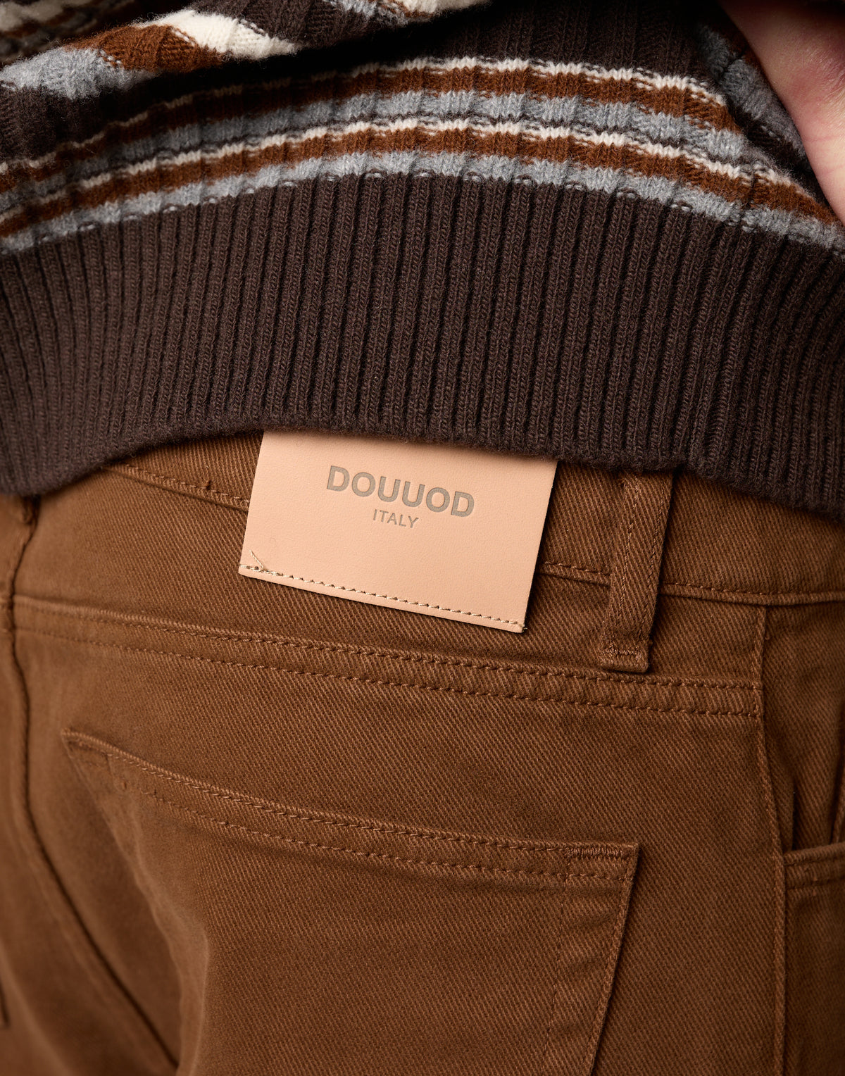 Pantalone Ampio Cropped Genderless in Drill di Cotone Caramello