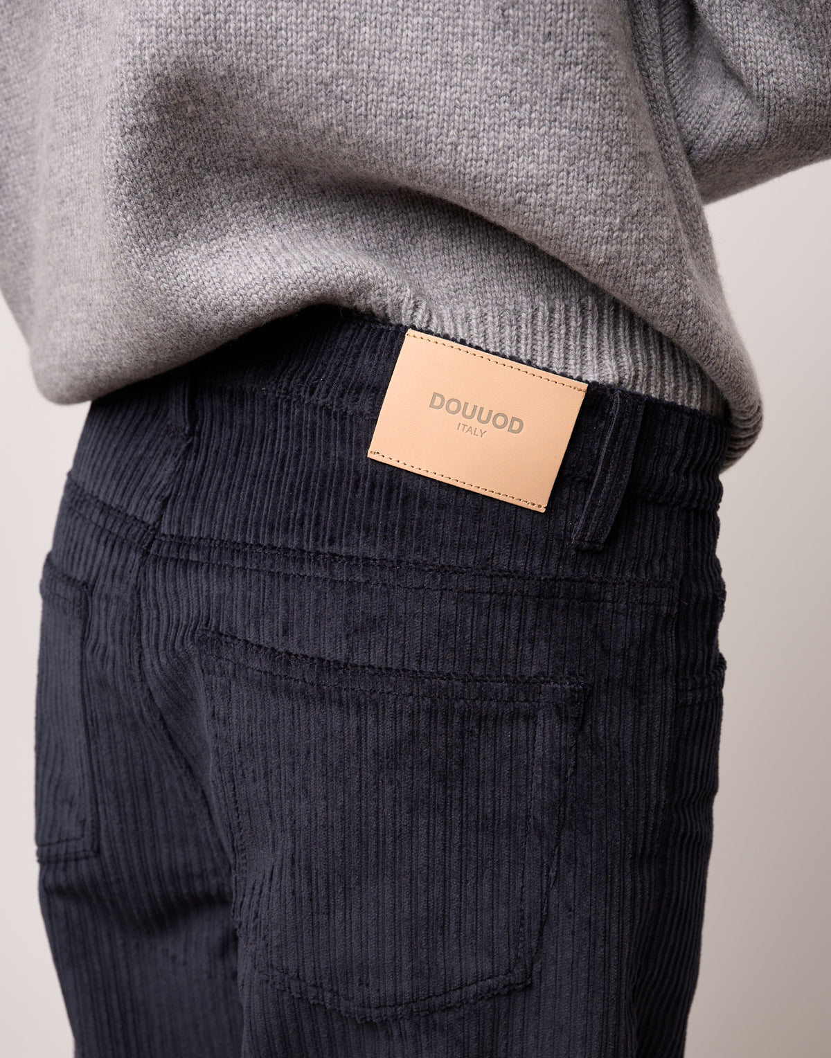 Pantalone Ampio Cropped Genderless in Velluto a Costa Larga Blu