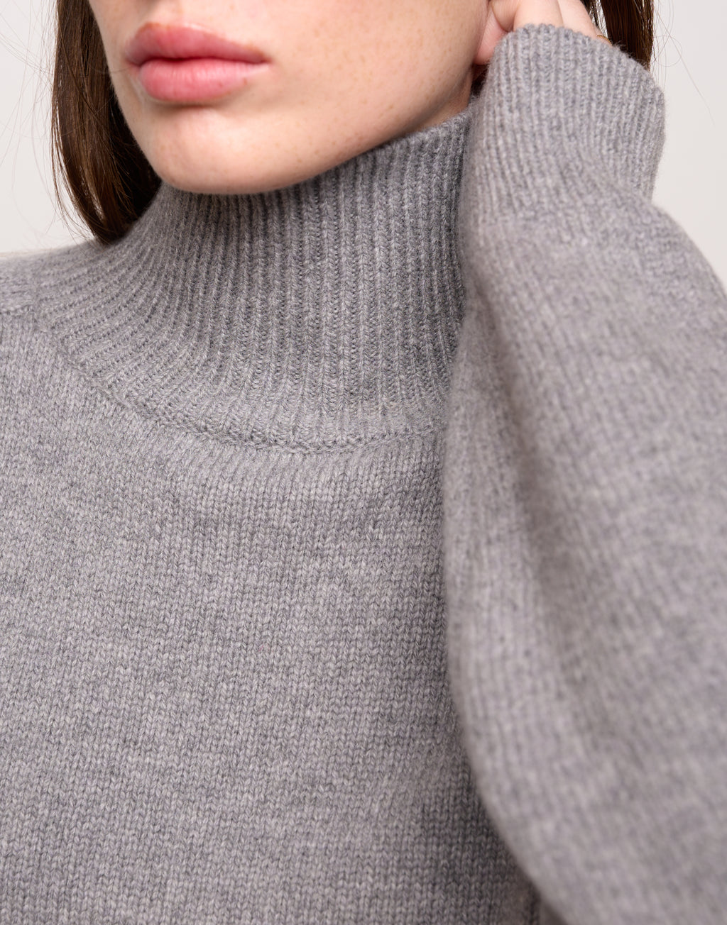 Maglia Collo Alto Genderless in Lana e Cashmere Fumo Melange