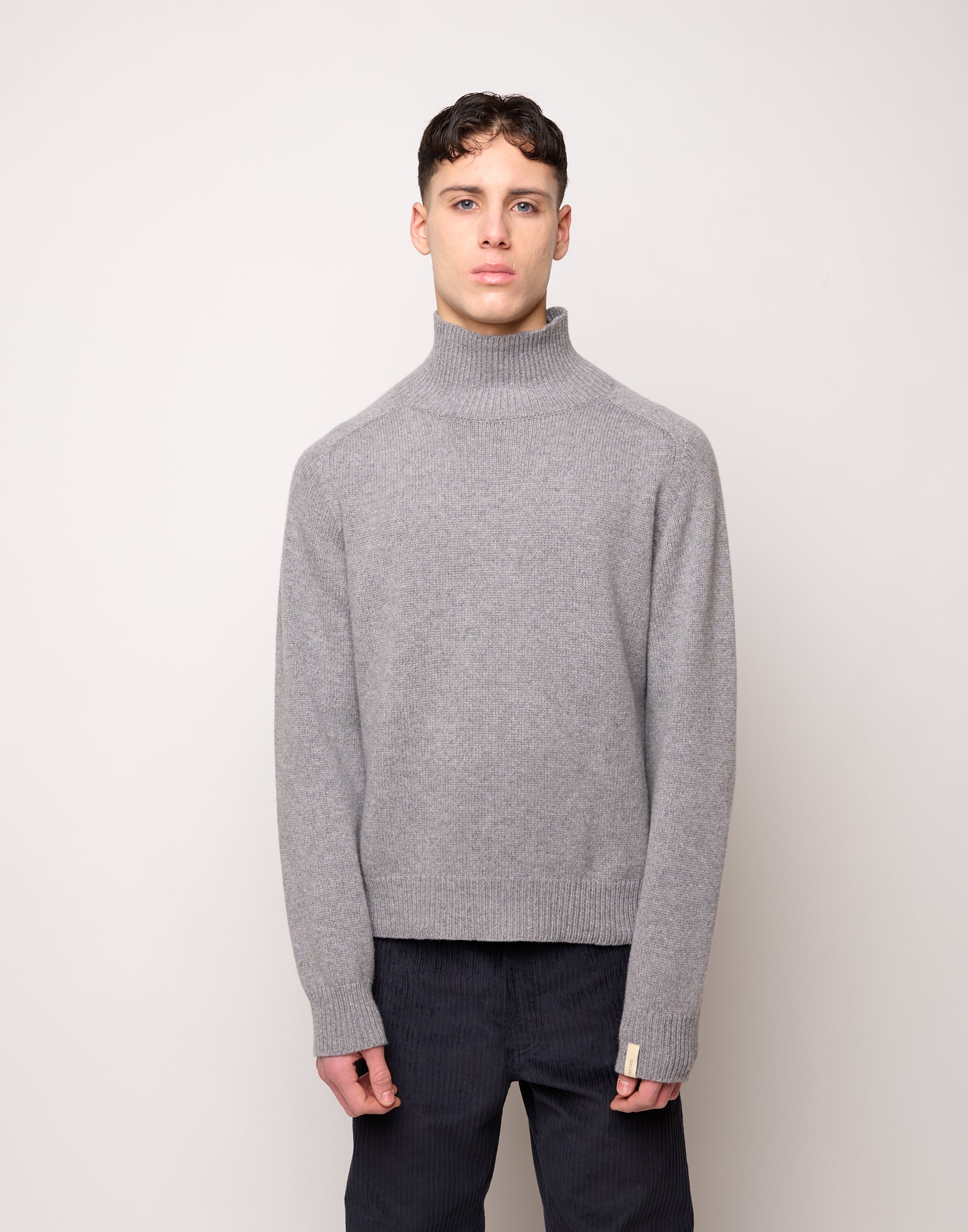 Maglia Collo Alto Genderless in Lana e Cashmere Fumo Melange
