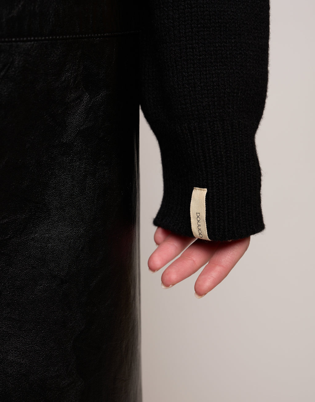 Maglia Collo Alto Genderless in Lana e Cashmere Nero