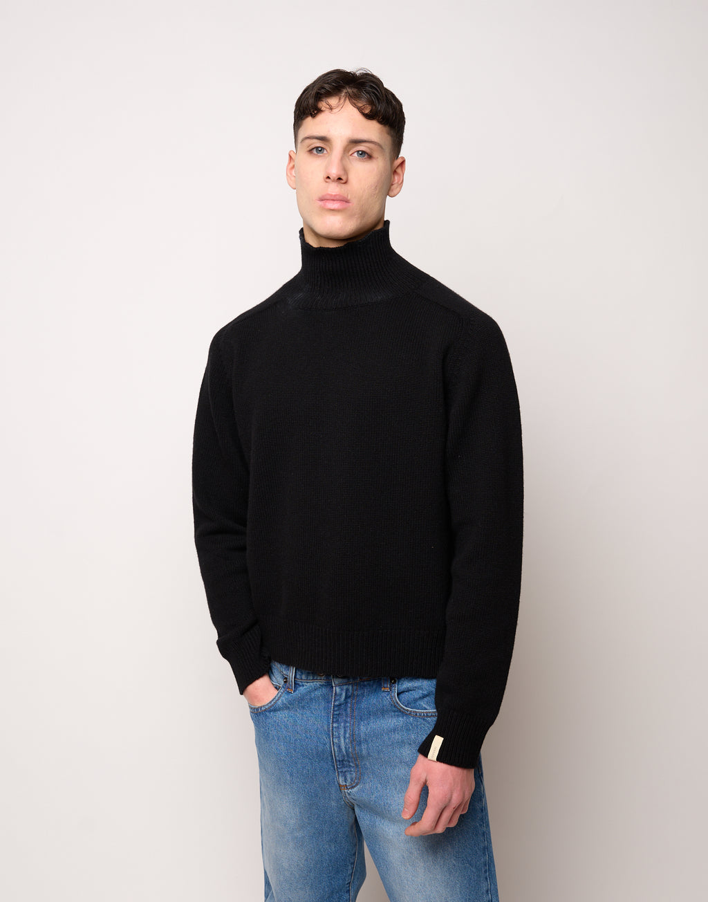 Maglia Collo Alto Genderless in Lana e Cashmere Nero