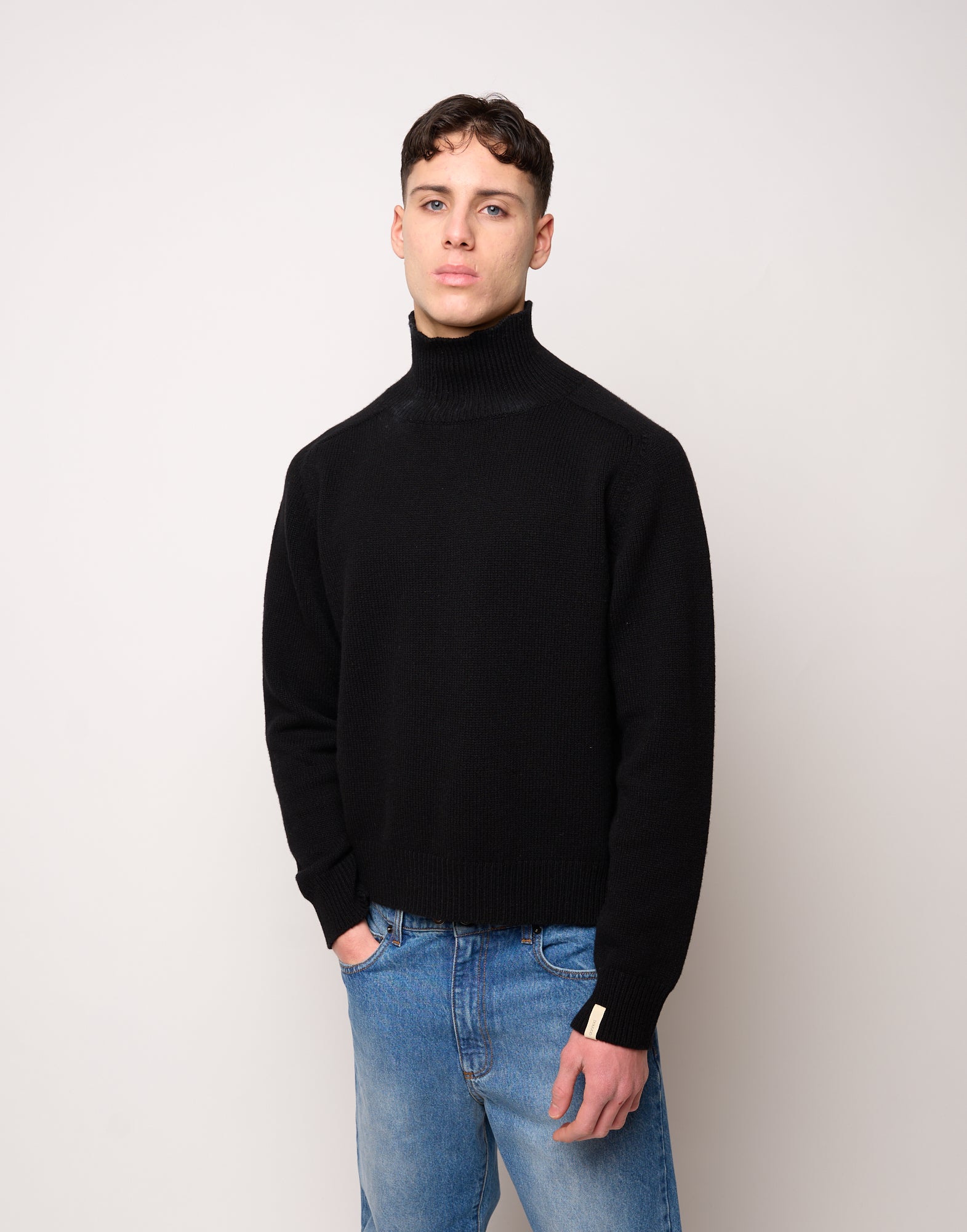 Maglia Collo Alto Genderless in Lana e Cashmere Nero