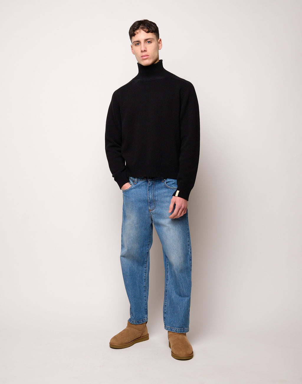 Maglia Collo Alto Genderless in Lana e Cashmere Nero