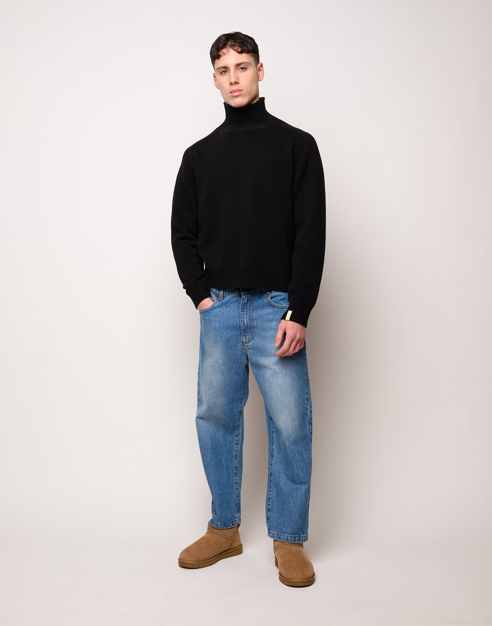 Maglia Collo Alto Genderless in Lana e Cashmere Nero