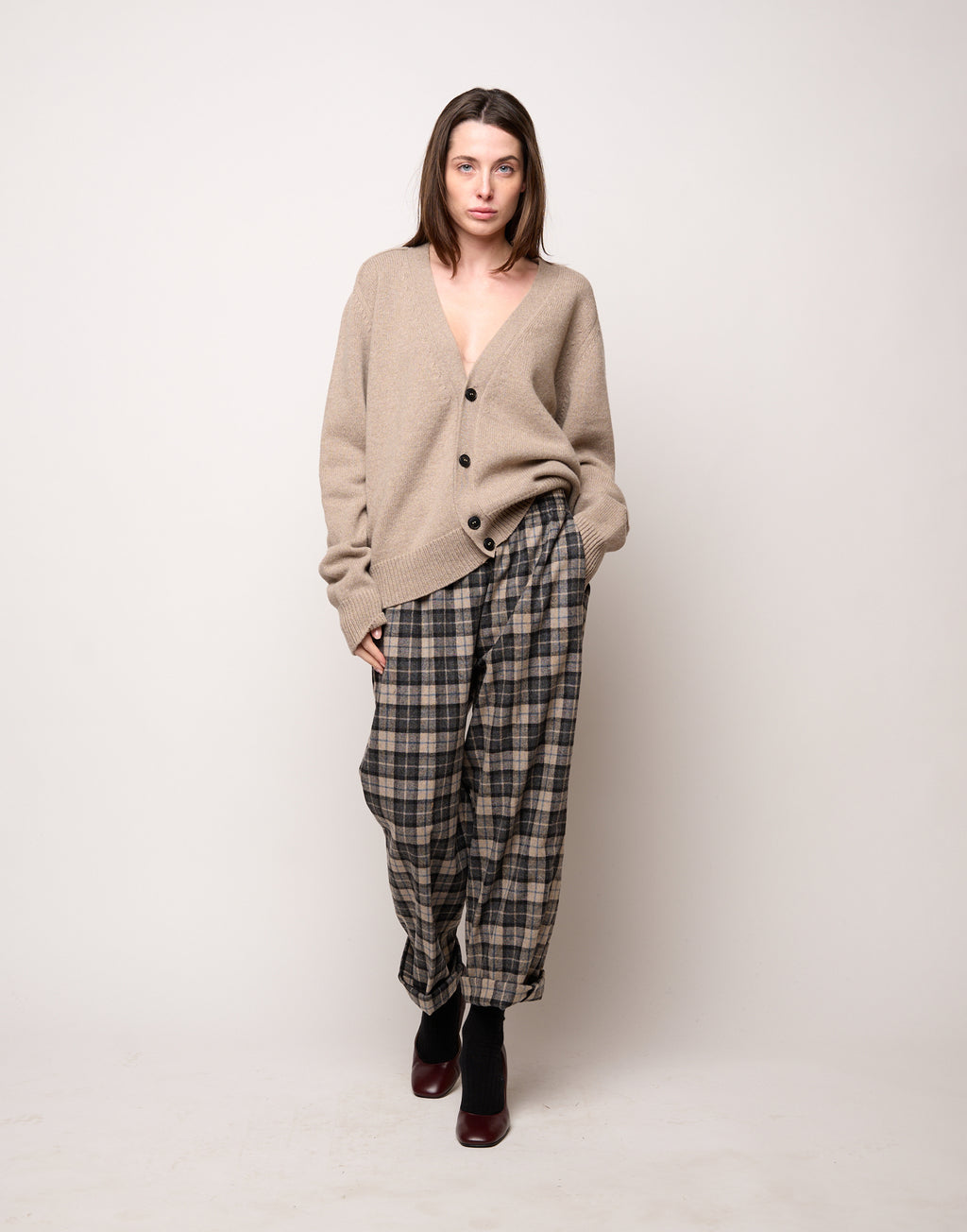 Genderless V-Neck Cardigan with Raglan Sleeves in Taupe Wool and Cashmere