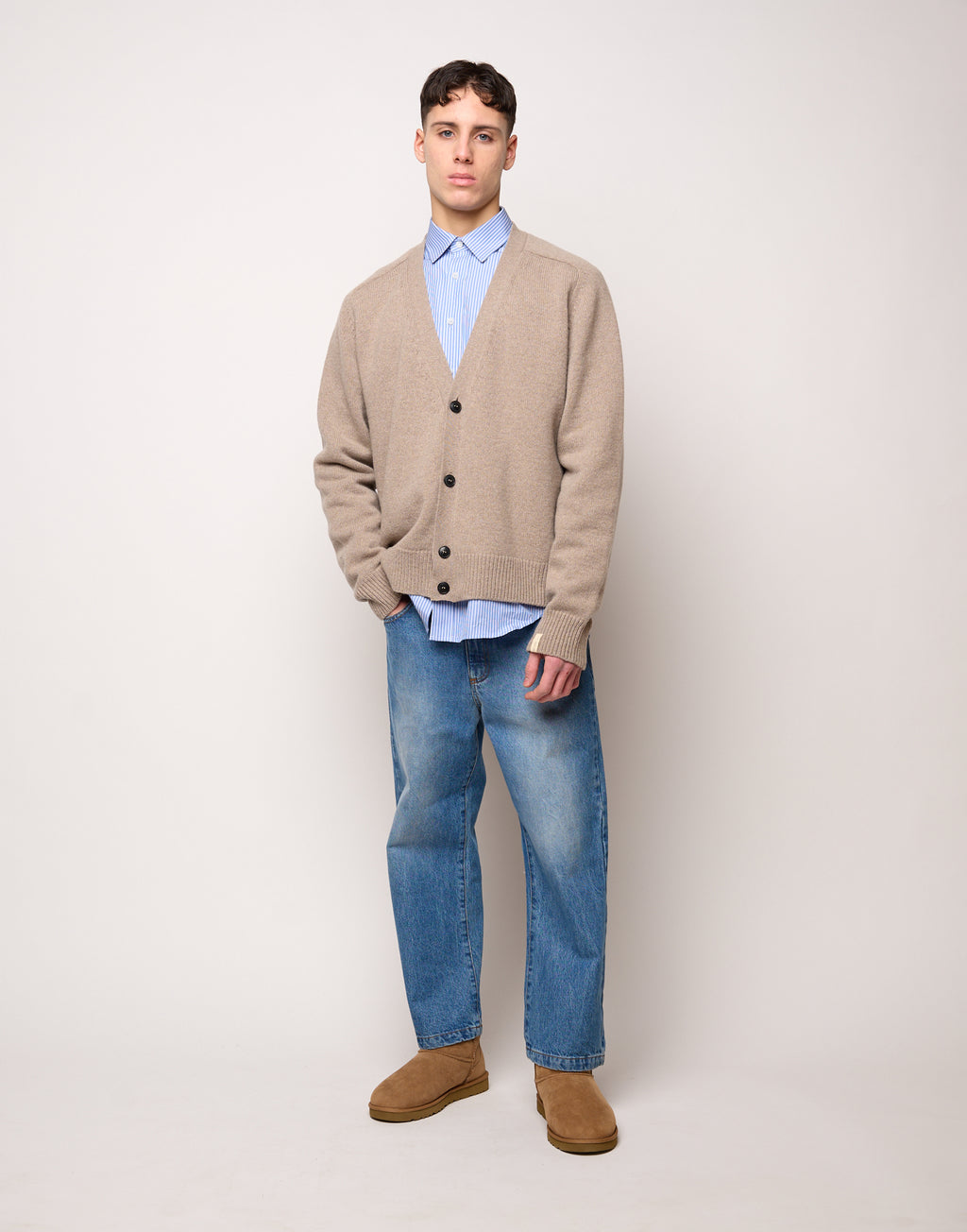 Cardigan Genderless con Scollo a V e Maniche Raglan in Lana e Cashmere Taupe