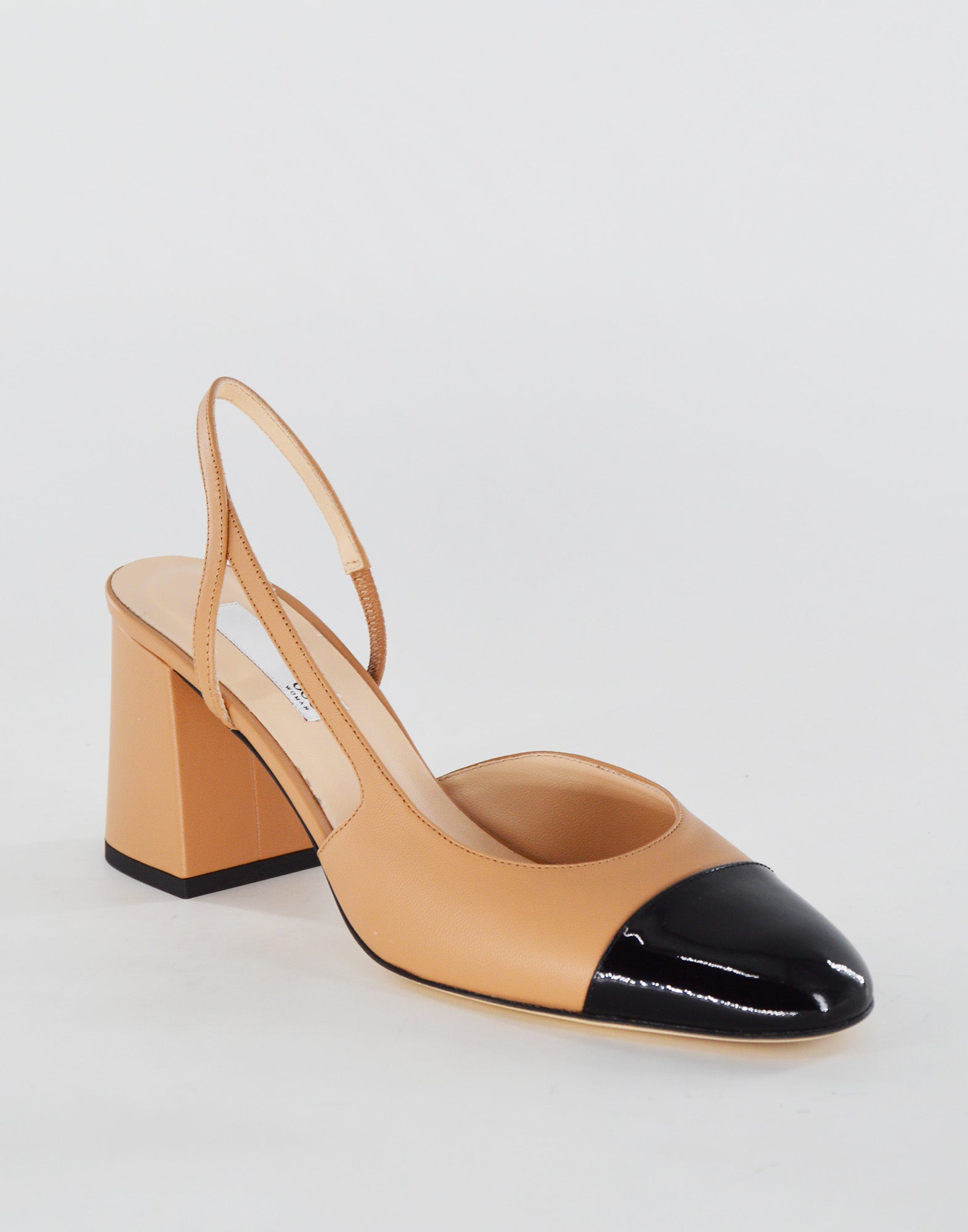 Chanel in Nappa con Punta in Vernice Biscotto/Nero
