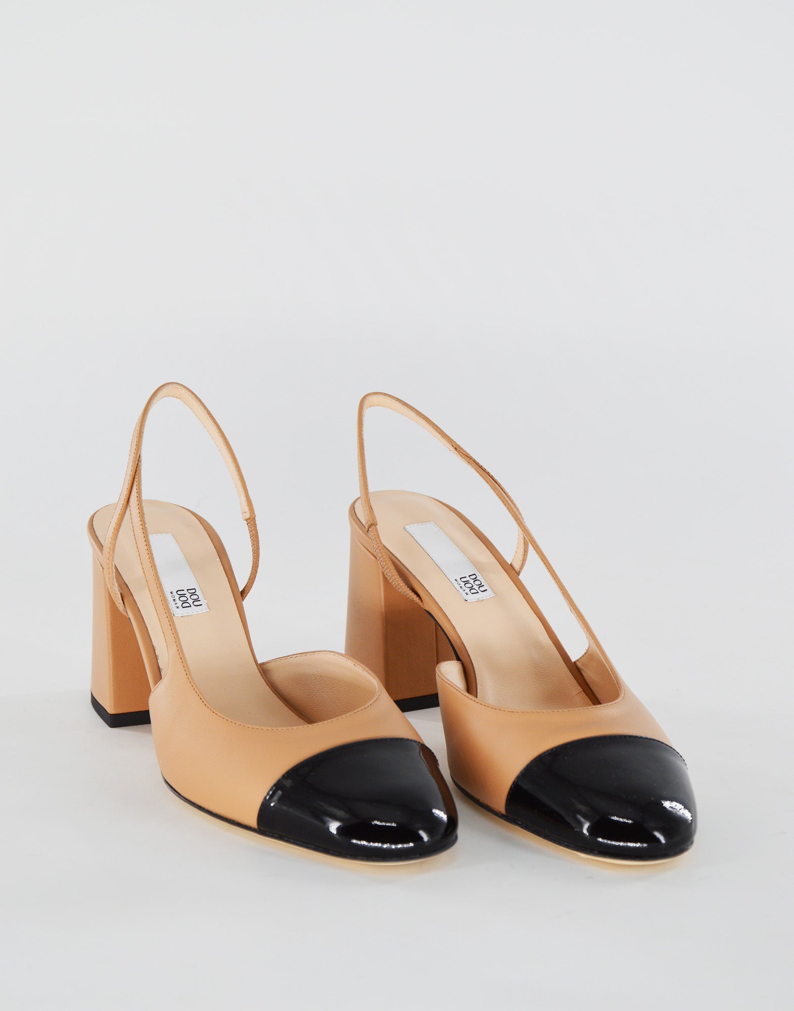 Chanel in Nappa con Punta in Vernice Biscotto/Nero