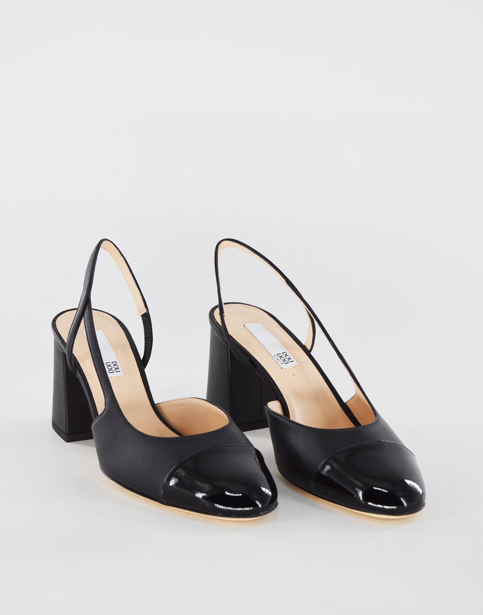 Chanel in Nappa con Punta in Vernice Neri