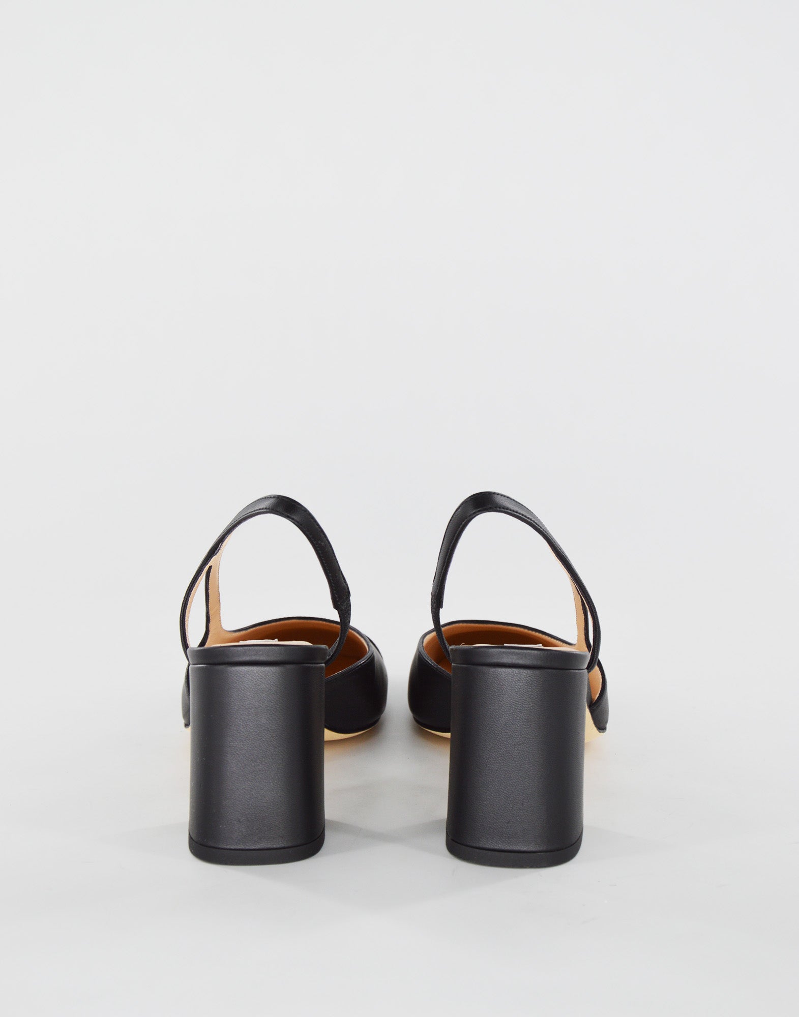 Chanel in Nappa con Punta in Vernice Neri
