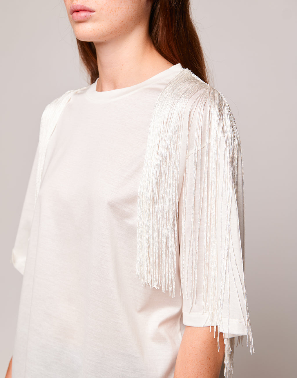 T-shirt in Cotone Makò con Frange sulle Spalle Latte