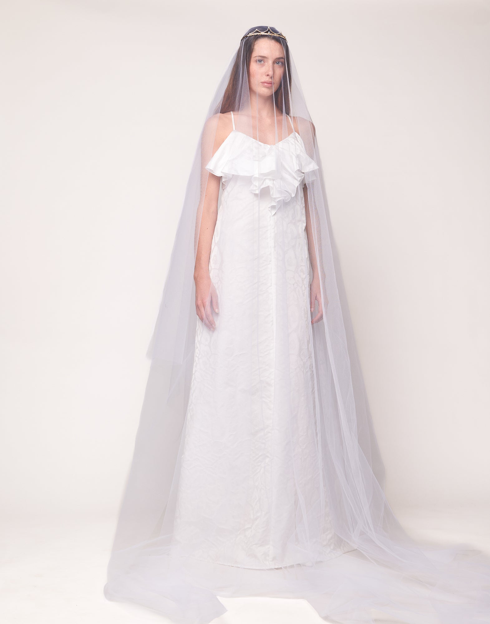 Abito Lungo Decollete con Rouche in Taffetas Jacquard Maculato Off White